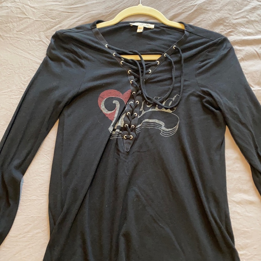 Express long sleeve graphic T, small